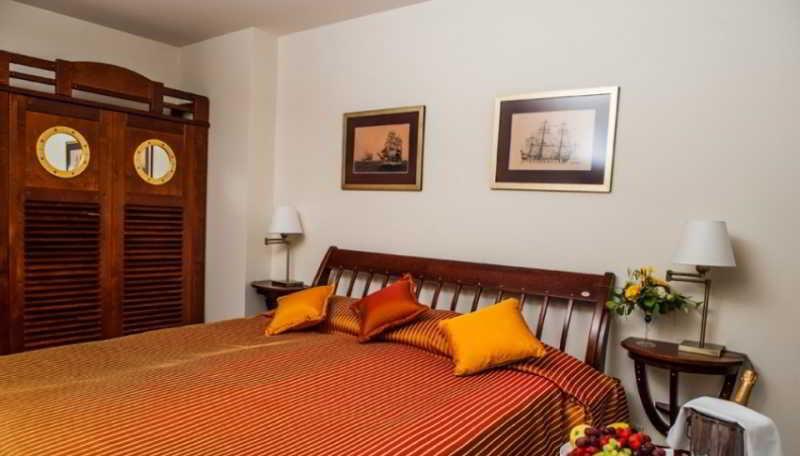 Port Hotel อาดาชิ ภายนอก รูปภาพ